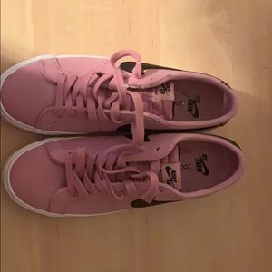 Nike SB Zoom Blazer Low Elemental Pink Summit W